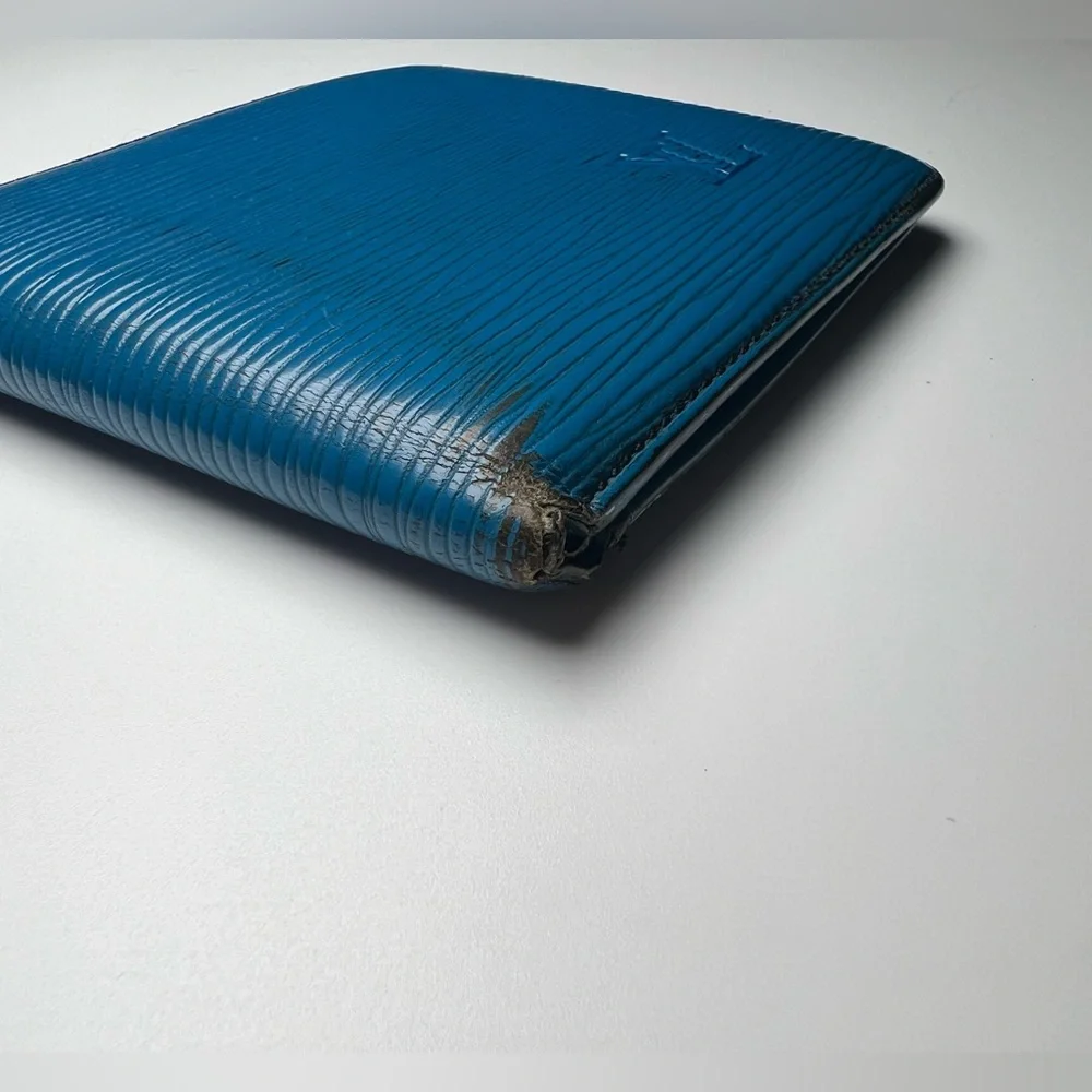 LOUIS VUITTON Epi Bifold Wallet